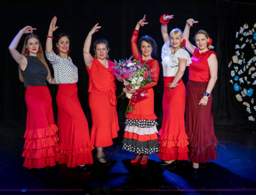 zdjęcie przedstawia uczennice flamenco z grupy flamenco dla początkujących